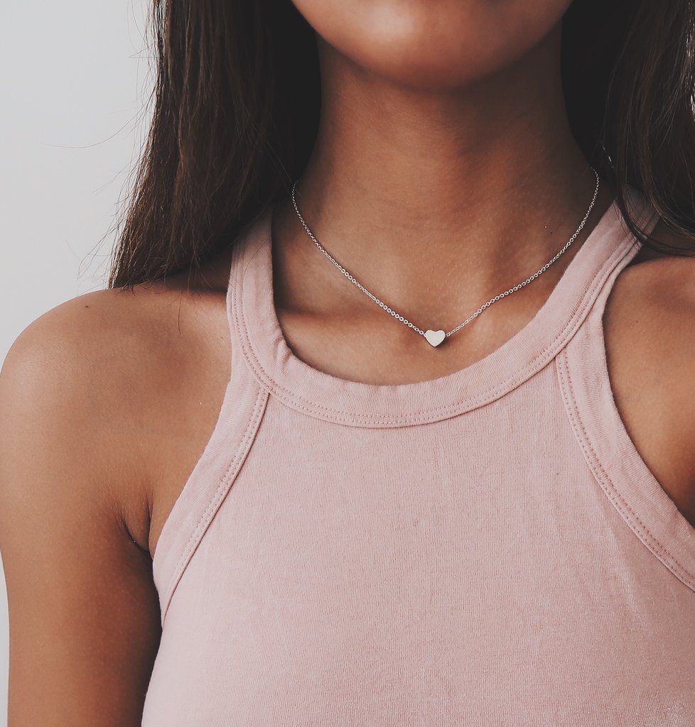 Collar minimalista corazón de melocotón para mujer