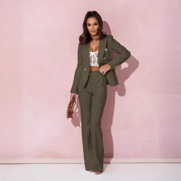Traje para mujer de pantalón y chaqueta cruzada – Estilo marinero con elegancia moderna - Imagen 3