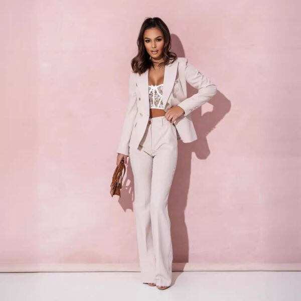 Traje para mujer de pantalón y chaqueta cruzada – Estilo marinero con elegancia moderna - Imagen 4