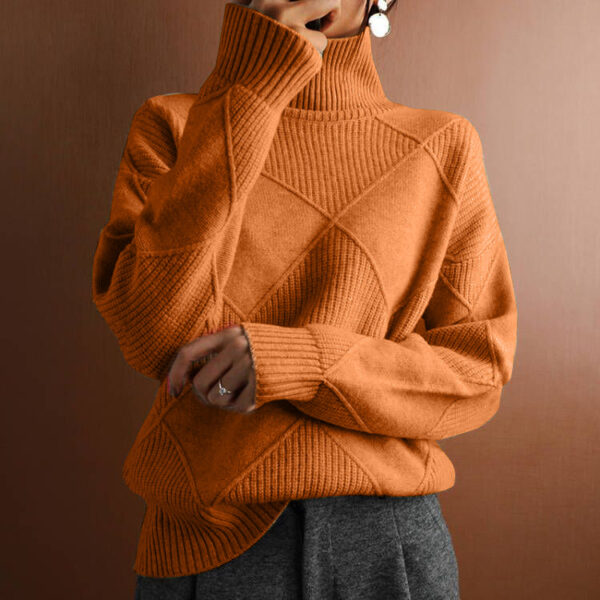 Suéter Holgado de Mujer tipo Pull Over – Cuello Alto y Diseño de Rombos - Imagen 4