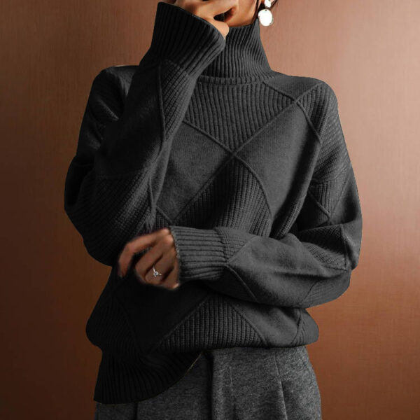 Suéter Holgado de Mujer tipo Pull Over – Cuello Alto y Diseño de Rombos - Imagen 6