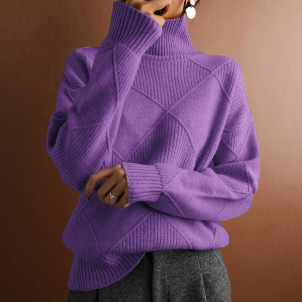 Suéter Holgado de Mujer tipo Pull Over – Cuello Alto y Diseño de Rombos - Imagen 7